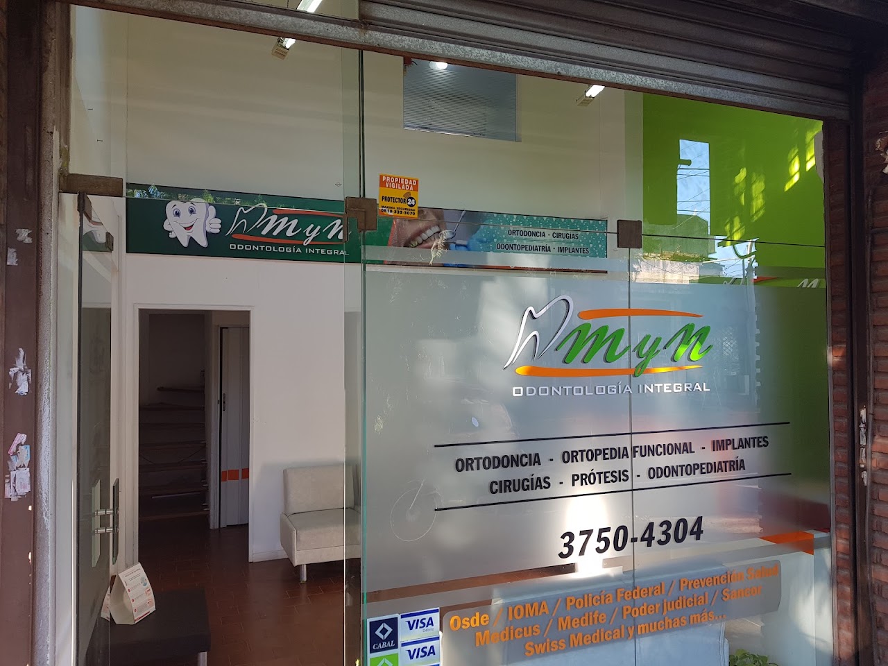 Fachada exterior MyN Odontología Ituzaingó