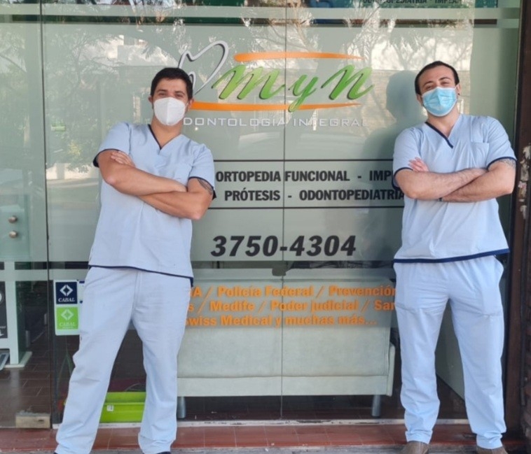 Fachada y recepción exterior sobre Fragio en Ituzaingó